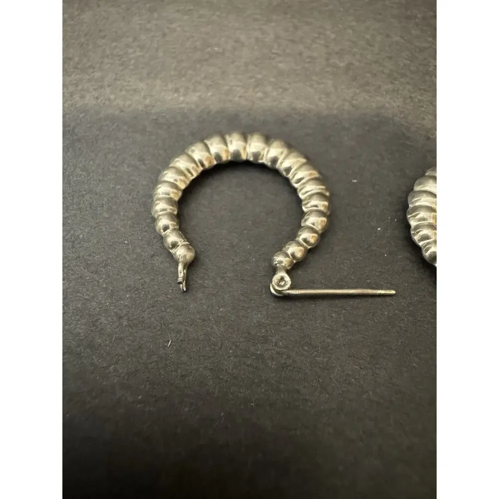 Ribbed Hoop Earrings sterling Silver 925 Round Hinged Closure No Stone